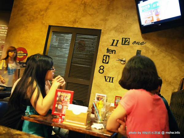 TABLE JOE PLUS喬桌子廚房(遠百店):【食記】新竹北區-Table Joe Plus-喬桌子廚房 : 漢堡好吃,鬆餅有點雷…不過圓桌怎麼喬都是圓的 TABLE JOE PLUS喬桌子廚房(遠百店):【食記】新竹北區-Table Joe Plus-喬桌子廚房 : 漢堡好吃,鬆餅有點雷…不過圓桌怎麼喬都是圓的