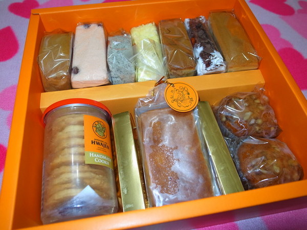 華珍食品行:<宅配|試吃>傳統甜蜜好滋味~華珍彌月禮盒 華珍食品行:<宅配|試吃>傳統甜蜜好滋味~華珍彌月禮盒