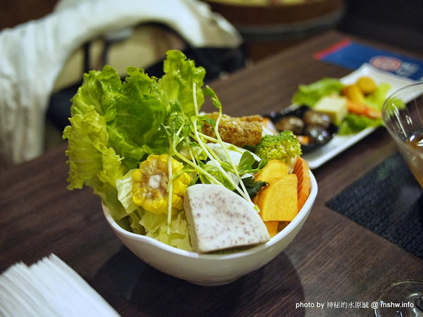 三味鍋物(向上店):【食記】台中西區-三味鍋物專門-自慢味噌,壽喜燒 : 服務不錯,食材就…!@#$%…這樣應該有含蓄到了? 三味鍋物(向上店):【食記】台中西區-三味鍋物專門-自慢味噌,壽喜燒 : 服務不錯,食材就…!@#$%…這樣應該有含蓄到了?