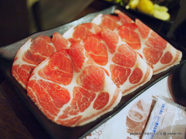 三味鍋物(向上店):【食記】台中西區-三味鍋物專門-自慢味噌,壽喜燒 : 服務不錯,食材就…!@#$%…這樣應該有含蓄到了? 三味鍋物(向上店):【食記】台中西區-三味鍋物專門-自慢味噌,壽喜燒 : 服務不錯,食材就…!@#$%…這樣應該有含蓄到了?