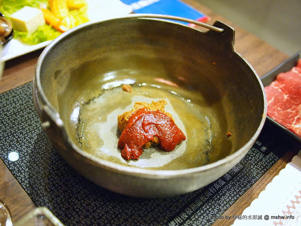 三味鍋物(向上店):【食記】台中西區-三味鍋物專門-自慢味噌,壽喜燒 : 服務不錯,食材就…!@#$%…這樣應該有含蓄到了? 三味鍋物(向上店):【食記】台中西區-三味鍋物專門-自慢味噌,壽喜燒 : 服務不錯,食材就…!@#$%…這樣應該有含蓄到了?