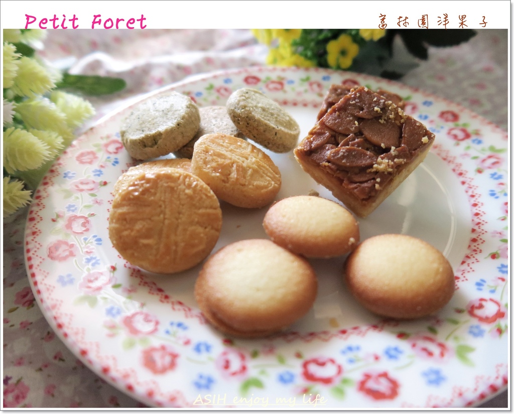 这四款是:覆盆子松塔,巧克力椰子,香草,日式抹茶