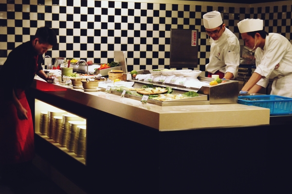 台北凱撒大飯店Checkers自助式餐廳:【食記:台北車站】凱撒飯店CHECKERS ♞ 牛排海鮮甜點吃到飽 聚餐首選! (圖多) 台北凱撒大飯店Checkers自助式餐廳:【食記:台北車站】凱撒飯店CHECKERS ♞ 牛排海鮮甜點吃到飽 聚餐首選! (圖多)