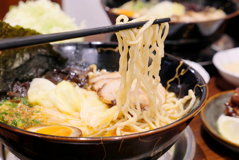 川泽日式豚骨拉面 :拉面迷坚持天然拳骨汤头熬煮~道地职人日本浓郁豚骨口味!博多豚骨 激辛海味 究极味噌加玉子豚骨保证自家制作四大招牌必尝