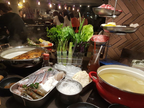 台北宫门》食焱厂.火锅.吃饭也是一种化学实验.小巨蛋站北美食附近美食图片