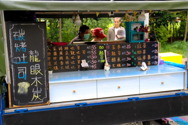 恩典號行動早餐車:【早餐推薦】☼恩典號行動早餐車☼龍眼木碳現烤吐司,口感香酥,人氣花生豬排吐司、蘋果雞肉吐司好好吃呀!♥♥ 恩典號行動早餐車:【早餐推薦】☼恩典號行動早餐車☼龍眼木碳現烤吐司,口感香酥,人氣花生豬排吐司、蘋果雞肉吐司好好吃呀!♥♥