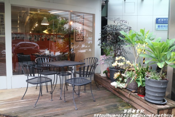 香聚餐酒館:【台北大安區】東區餐酒館推薦『香聚餐酒館 The Dainties Bistro』必點日式料理丼飯/燒烤 鮮烤透抽(青醬)、手作鮮魚一夜干、烤豬五花私房辣味....每一道料理都非常下酒好吃~ 香聚餐酒館:【台北大安區】東區餐酒館推薦『香聚餐酒館 The Dainties Bistro』必點日式料理丼飯/燒烤 鮮烤透抽(青醬)、手作鮮魚一夜干、烤豬五花私房辣味....每一道料理都非常下酒好吃~