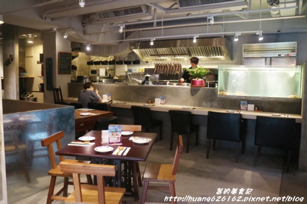 香聚餐酒館:【台北大安區】東區餐酒館推薦『香聚餐酒館 The Dainties Bistro』必點日式料理丼飯/燒烤 鮮烤透抽(青醬)、手作鮮魚一夜干、烤豬五花私房辣味....每一道料理都非常下酒好吃~ 香聚餐酒館:【台北大安區】東區餐酒館推薦『香聚餐酒館 The Dainties Bistro』必點日式料理丼飯/燒烤 鮮烤透抽(青醬)、手作鮮魚一夜干、烤豬五花私房辣味....每一道料理都非常下酒好吃~