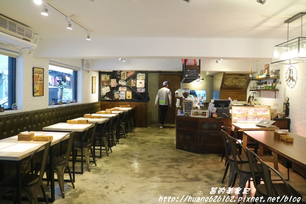 轉角198號咖啡 Corner No.198 Cafe:【[新北三重區】三重義式料理推薦 『轉角198號咖啡 Corner No.198 Cafe』義大利麵/排餐/燉飯/帕尼尼/鬆餅/咖啡/不收服務費/捷運徐匯中學 轉角198號咖啡 Corner No.198 Cafe:【[新北三重區】三重義式料理推薦 『轉角198號咖啡 Corner No.198 Cafe』義大利麵/排餐/燉飯/帕尼尼/鬆餅/咖啡/不收服務費/捷運徐匯中學
