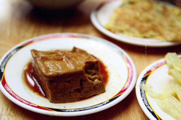 台南滷三塊:【台北市北投區。小吃】台南魯三塊 五花肉飯 近石牌捷運站 入口即化的古早味 北投晚餐消夜早餐 台南滷三塊:【台北市北投區。小吃】台南魯三塊 五花肉飯 近石牌捷運站 入口即化的古早味 北投晚餐消夜早餐