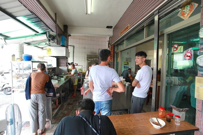 吃。台南|仁德区。超有名榨菜肉丝面,老店胜过