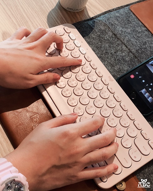 3C|Logitech羅技K380多工藍牙鍵盤玫瑰粉開箱，行動辦公的最佳戰友！