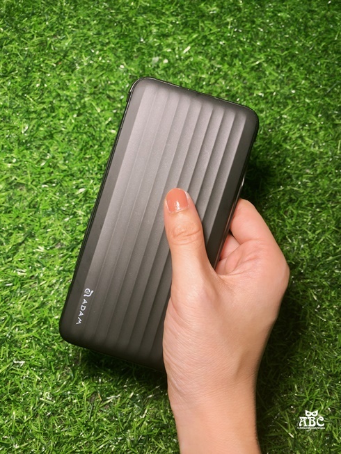 【快充免帶線】30分鐘充50%！蘋果MFi認證雙向快充行動電源|ADAM亞果GRAVITY X1