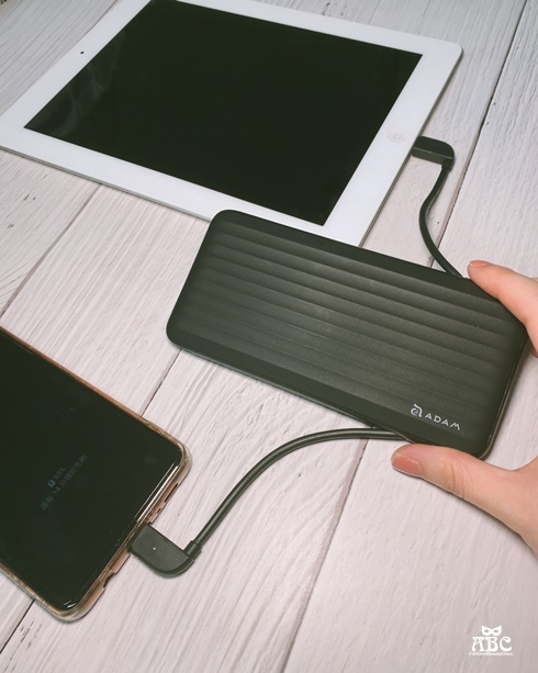 【快充免帶線】30分鐘充50%！蘋果MFi認證雙向快充行動電源|ADAM亞果GRAVITY X1