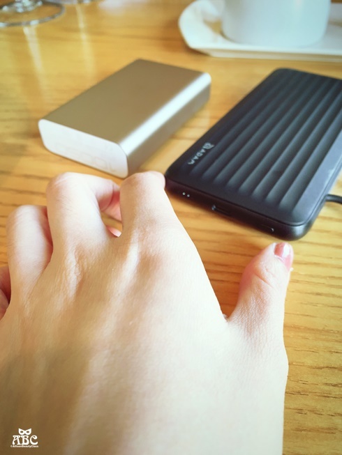 【快充免帶線】30分鐘充50%！蘋果MFi認證雙向快充行動電源|ADAM亞果GRAVITY X1