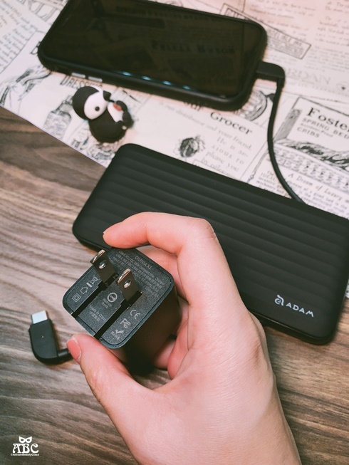 【快充免帶線】30分鐘充50%！蘋果MFi認證雙向快充行動電源|ADAM亞果GRAVITY X1