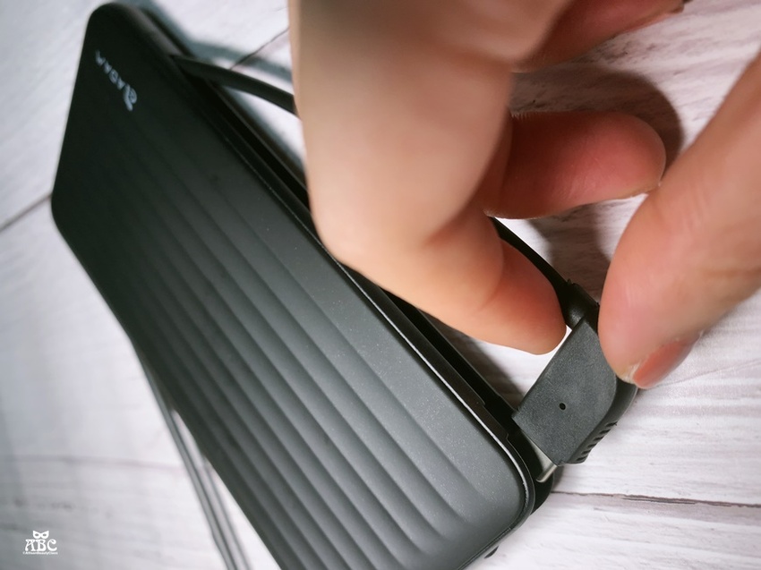 【快充免帶線】30分鐘充50%！蘋果MFi認證雙向快充行動電源|ADAM亞果GRAVITY X1