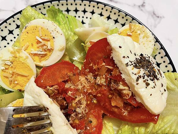 莫札瑞拉起司:義式番茄鮪魚起司沙拉