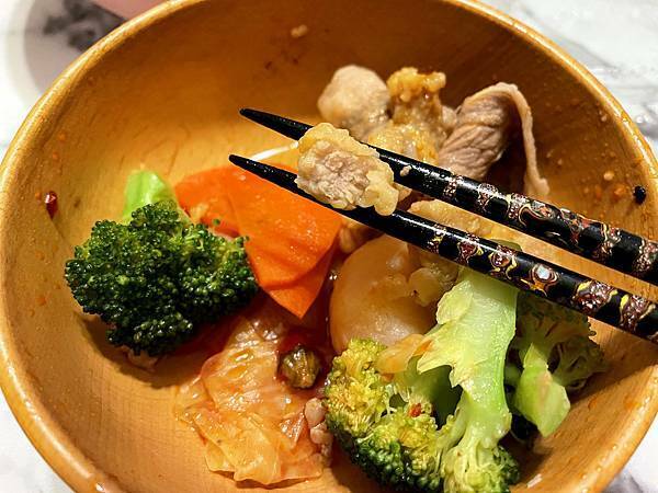 宅配美食│海底撈：火鍋經典鴛鴦鍋套餐(麻辣%2F三鮮)-13件組 │清油火鍋、白味濃湯鍋│蝦皮拍賣、蝦皮商城