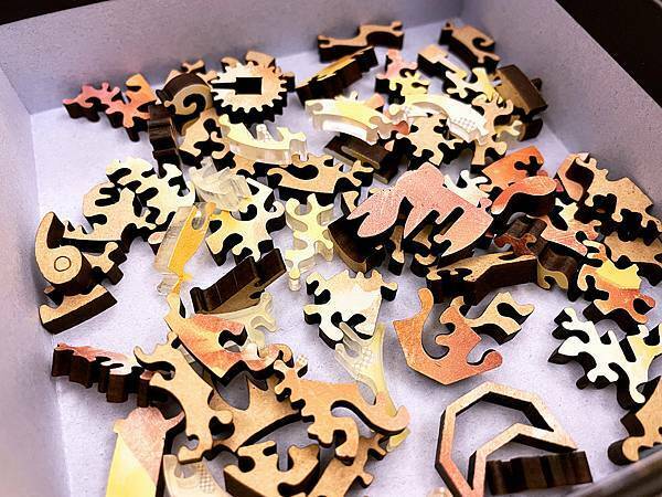 居家生活│HelloFish海裡魚木質拼圖：大人系宇宙星球複合媒材拼圖，月球Moon木質拼圖│海裡魚宇宙系列、療癒、收藏品