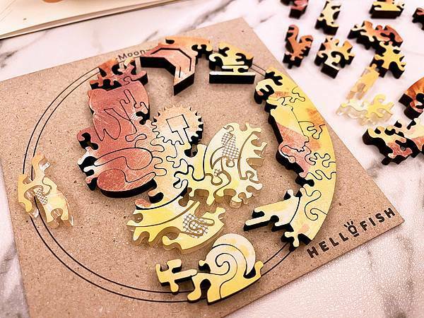 居家生活│HelloFish海裡魚木質拼圖：大人系宇宙星球複合媒材拼圖，月球Moon木質拼圖│海裡魚宇宙系列、療癒、收藏品