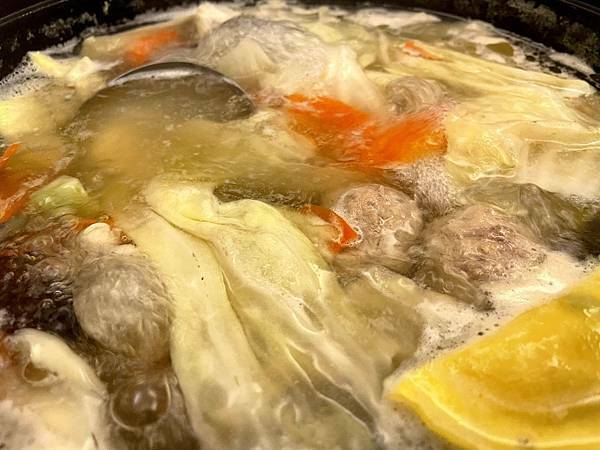 宅配美食│海底撈：火鍋經典鴛鴦鍋套餐(麻辣%2F三鮮)-13件組 │清油火鍋、白味濃湯鍋│蝦皮拍賣、蝦皮商城