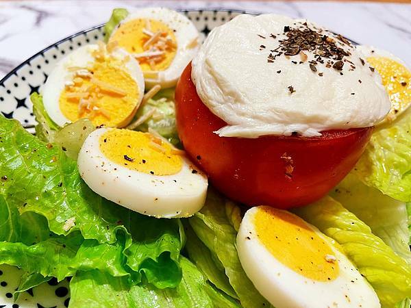 莫札瑞拉起司:義式番茄鮪魚起司沙拉