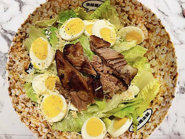 水煮蛋:婆家肋排蛋沙拉