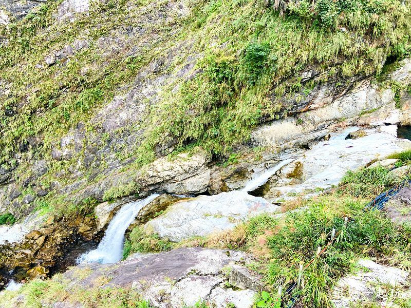 南投雙龍瀑布七彩吊橋|登40樓吊橋眺望鬼斧神山峽谷,賞雙龍瀑布奇景!