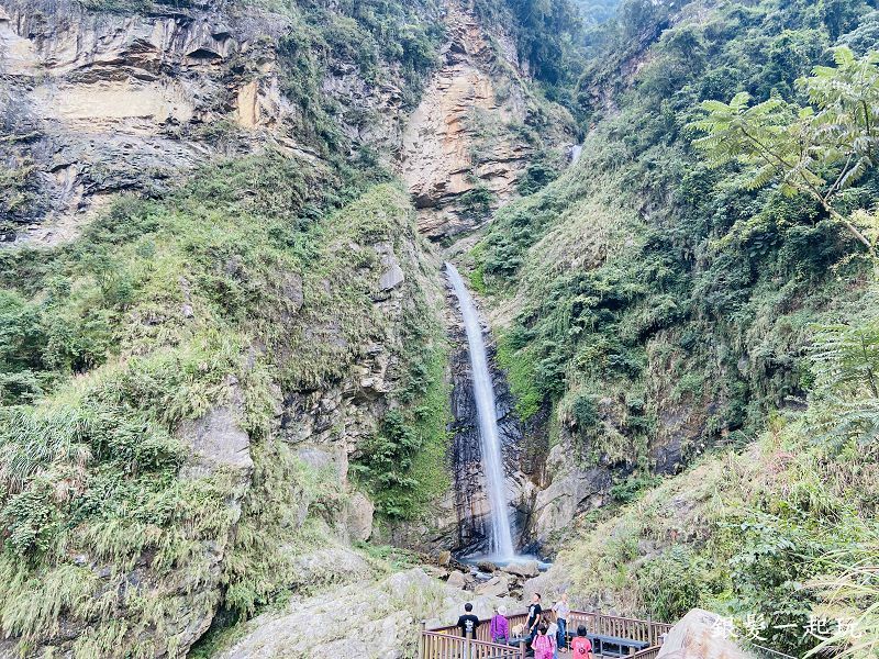 南投雙龍瀑布七彩吊橋|登40樓吊橋眺望鬼斧神山峽谷,賞雙龍瀑布奇景!