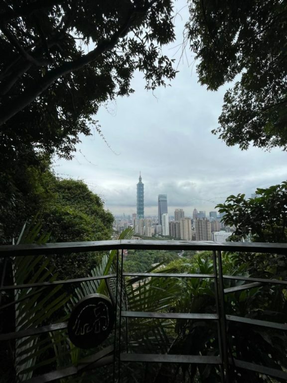 台北景點|最悠哉爬象山路線,沿途不同視野101,永春崗公園/六巨石/一線天
