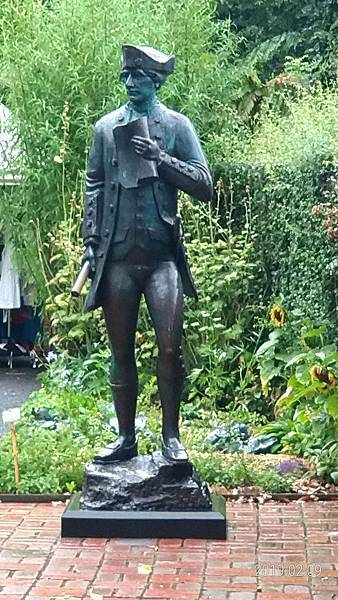 庫克雕像.jpg 庫克雕像.jpg