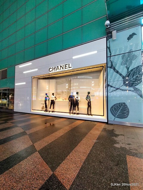 遠東Sogo百貨台北復興館聖誕燈飾,Christmas decoration of Far Eastern SOGO department store, Taipei, Taiwan, SJKen, Nov 26, 2021.