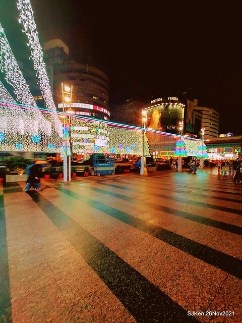 遠東Sogo百貨台北復興館聖誕燈飾,Christmas decoration of Far Eastern SOGO department store, Taipei, Taiwan, SJKen, Nov 26, 2021.
