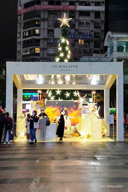 遠東Sogo百貨台北復興館聖誕燈飾,Christmas decoration of Far Eastern SOGO department store, Taipei, Taiwan, SJKen, Nov 26, 2021.