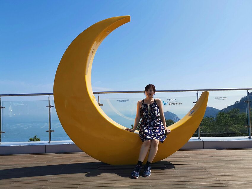 【韓國釜山景點】松島天空步道海上覽車│一秒變身月亮公主│浪漫氛圍指數破表│瓶中信造景│白色膠囊立體式螺旋美拍牆 - 旅遊夜市趴趴走