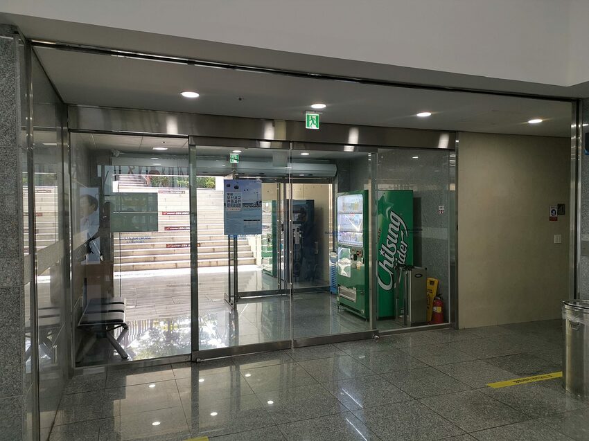 【韓國釜山景點】松島天空步道海上覽車│一秒變身月亮公主│浪漫氛圍指數破表│瓶中信造景│白色膠囊立體式螺旋美拍牆 - 旅遊夜市趴趴走