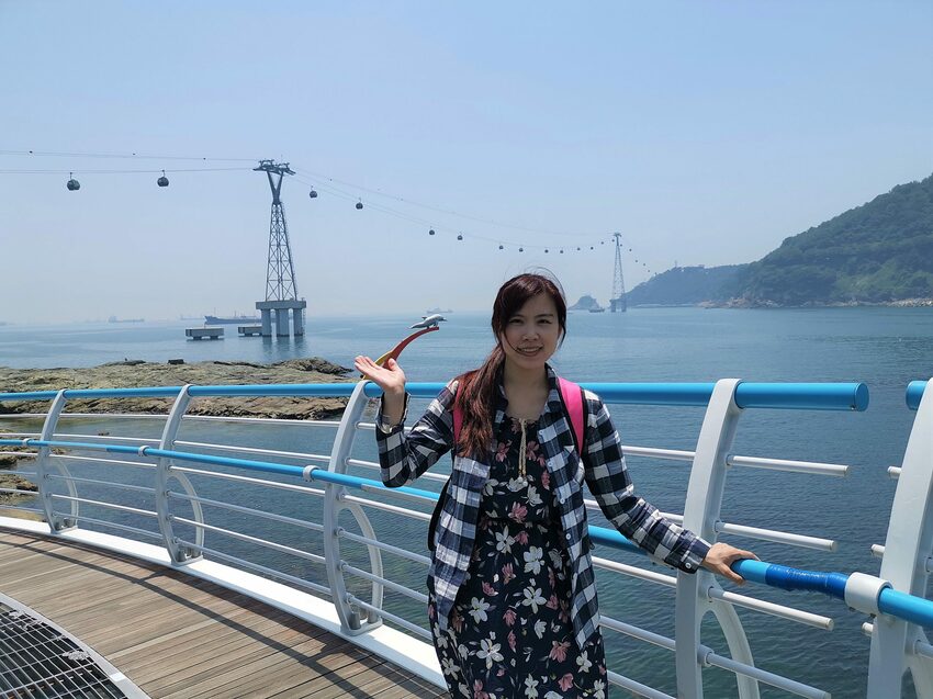 【韓國釜山景點】松島天空步道海上覽車│一秒變身月亮公主│浪漫氛圍指數破表│瓶中信造景│白色膠囊立體式螺旋美拍牆 - 旅遊夜市趴趴走