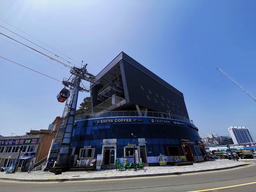 【韓國釜山景點】松島天空步道海上覽車│一秒變身月亮公主│浪漫氛圍指數破表│瓶中信造景│白色膠囊立體式螺旋美拍牆 - 旅遊夜市趴趴走