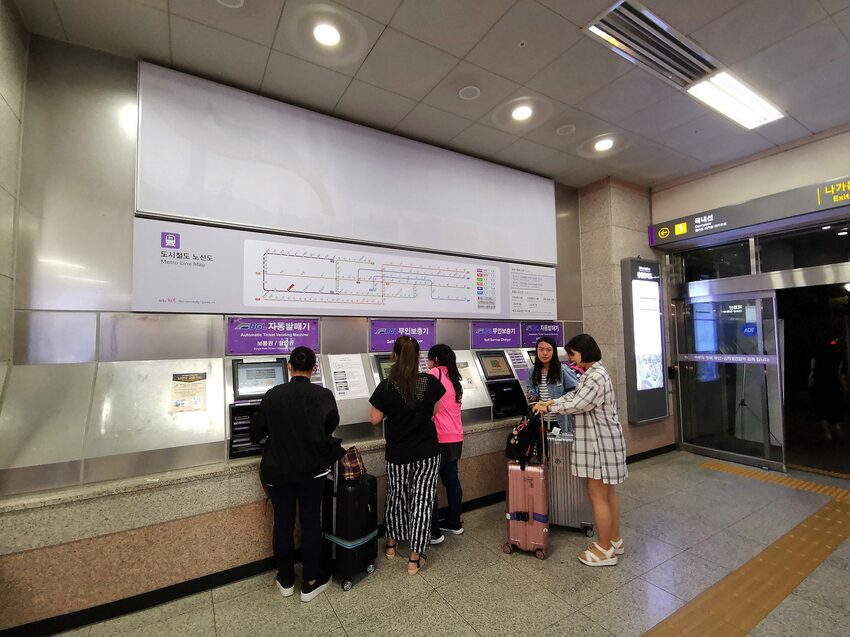 【韓國釜山金海機場到市區交通】如何儲值TMoney交通卡│輕軌轉搭地鐵到西面和南浦洞市區一點都不難 - 旅遊夜市趴趴走