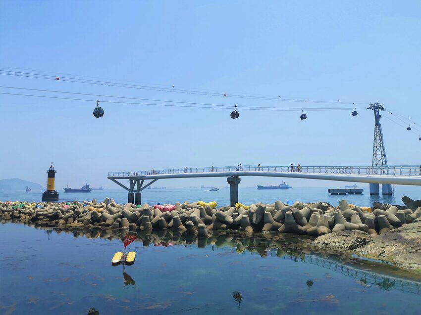 【韓國釜山景點】松島天空步道海上覽車│一秒變身月亮公主│浪漫氛圍指數破表│瓶中信造景│白色膠囊立體式螺旋美拍牆 - 旅遊夜市趴趴走
