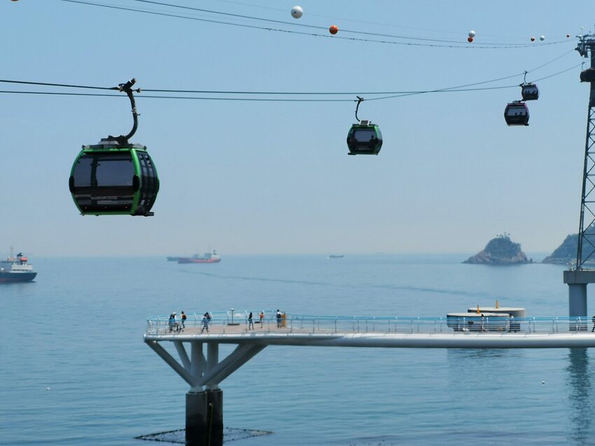 【韓國釜山景點】松島天空步道海上覽車│一秒變身月亮公主│浪漫氛圍指數破表│瓶中信造景│白色膠囊立體式螺旋美拍牆 - 旅遊夜市趴趴走