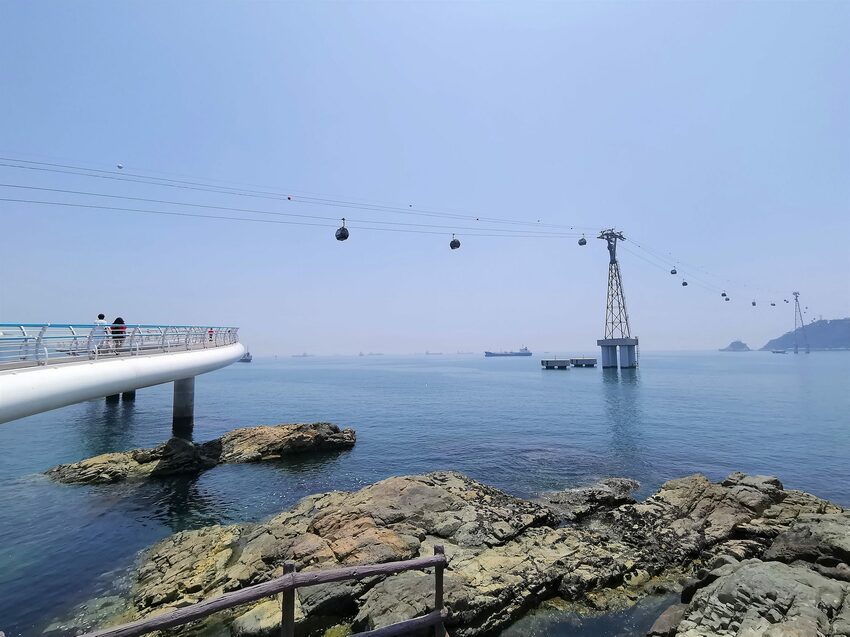 【韓國釜山景點】松島天空步道海上覽車│一秒變身月亮公主│浪漫氛圍指數破表│瓶中信造景│白色膠囊立體式螺旋美拍牆 - 旅遊夜市趴趴走