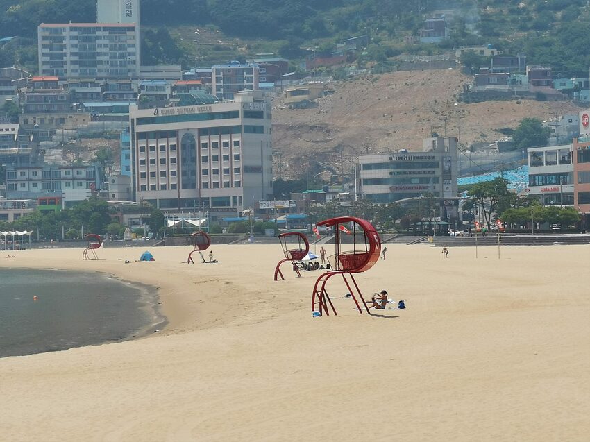 【韓國釜山景點】松島天空步道海上覽車│一秒變身月亮公主│浪漫氛圍指數破表│瓶中信造景│白色膠囊立體式螺旋美拍牆 - 旅遊夜市趴趴走