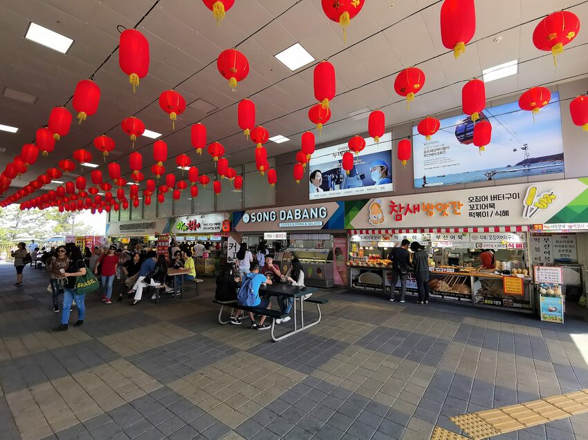 【韓國釜山景點】松島天空步道海上覽車│一秒變身月亮公主│浪漫氛圍指數破表│瓶中信造景│白色膠囊立體式螺旋美拍牆 - 旅遊夜市趴趴走