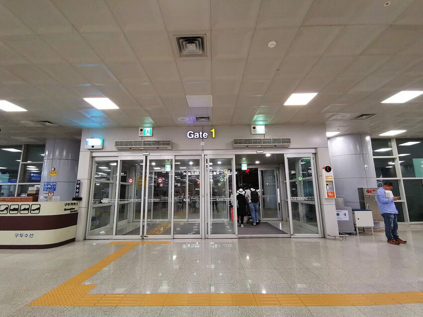 【韓國釜山金海機場到市區交通】如何儲值TMoney交通卡│輕軌轉搭地鐵到西面和南浦洞市區一點都不難 - 旅遊夜市趴趴走