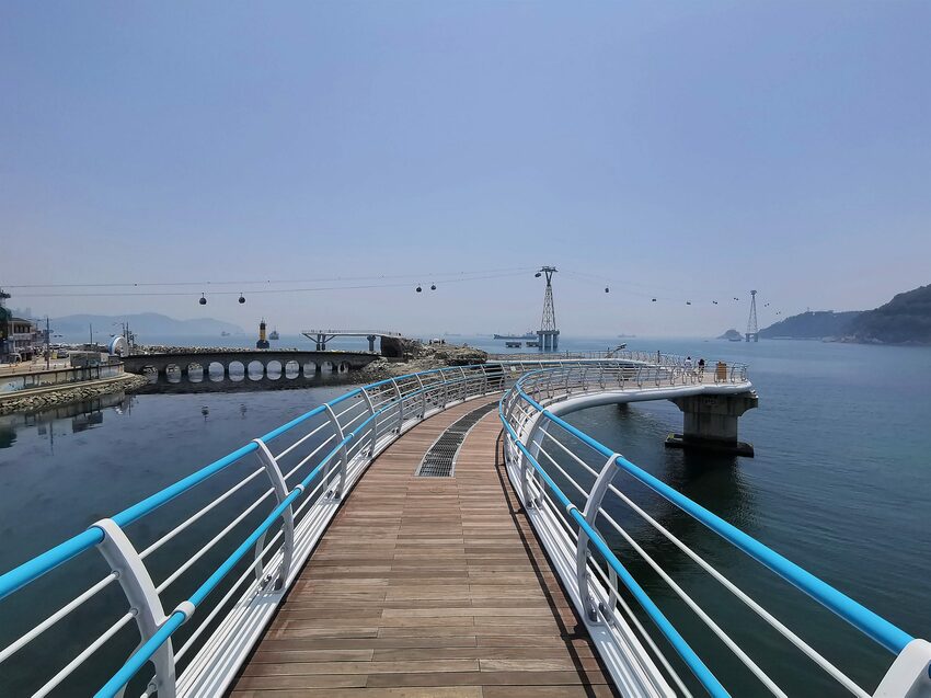 【韓國釜山景點】松島天空步道海上覽車│一秒變身月亮公主│浪漫氛圍指數破表│瓶中信造景│白色膠囊立體式螺旋美拍牆 - 旅遊夜市趴趴走