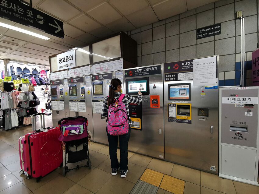 【韓國釜山金海機場到市區交通】如何儲值TMoney交通卡│輕軌轉搭地鐵到西面和南浦洞市區一點都不難 - 旅遊夜市趴趴走