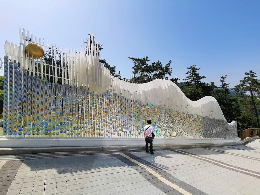 【韓國釜山景點】松島天空步道海上覽車│一秒變身月亮公主│浪漫氛圍指數破表│瓶中信造景│白色膠囊立體式螺旋美拍牆 - 旅遊夜市趴趴走