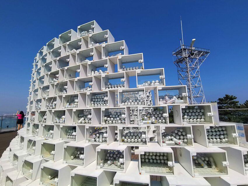 【韓國釜山景點】松島天空步道海上覽車│一秒變身月亮公主│浪漫氛圍指數破表│瓶中信造景│白色膠囊立體式螺旋美拍牆 - 旅遊夜市趴趴走